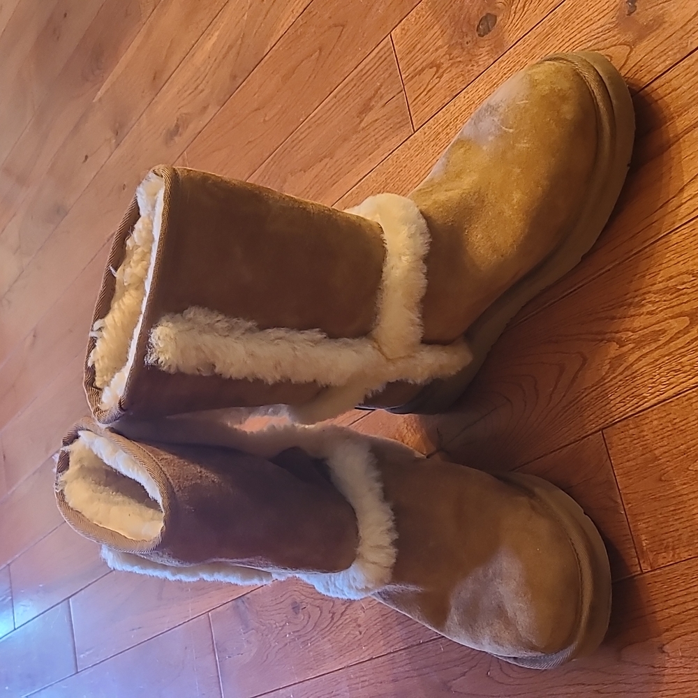 Boots - Picture 2 of 4
